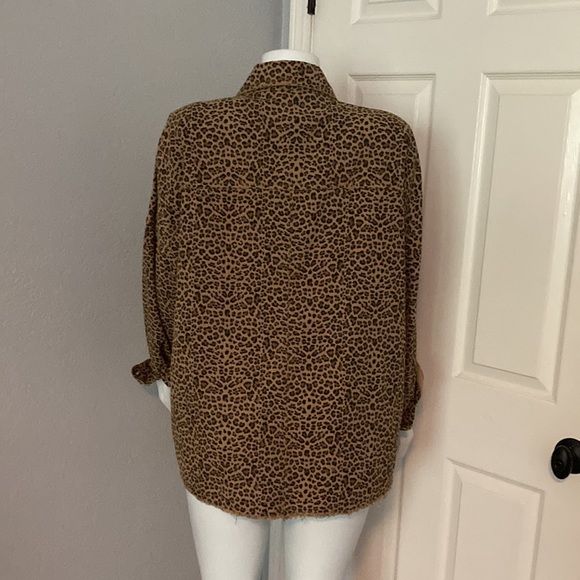 Oversize animal print lite weight jacket “”nwt” M - Picture 3 of 6
